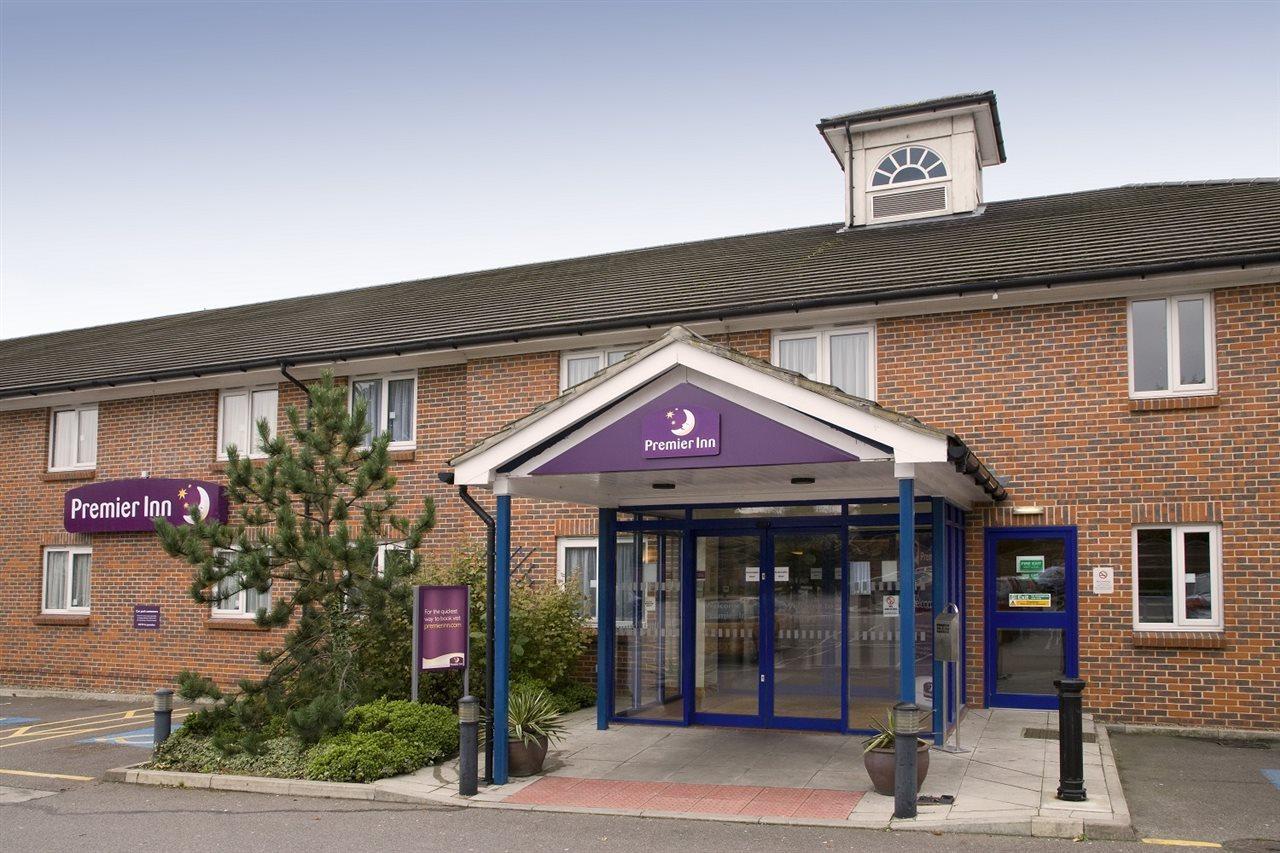 Premier Inn Basildon Rayleigh Exterior foto