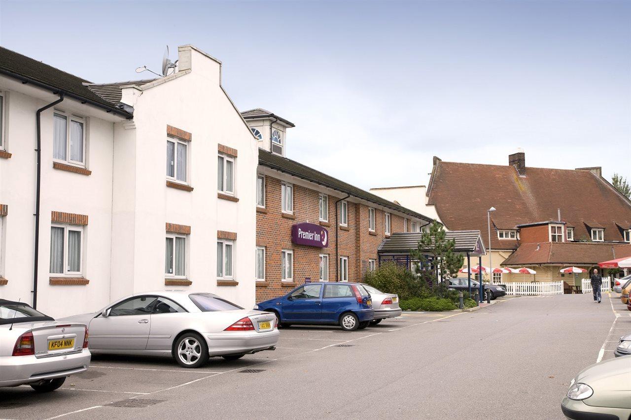 Premier Inn Basildon Rayleigh Exterior foto