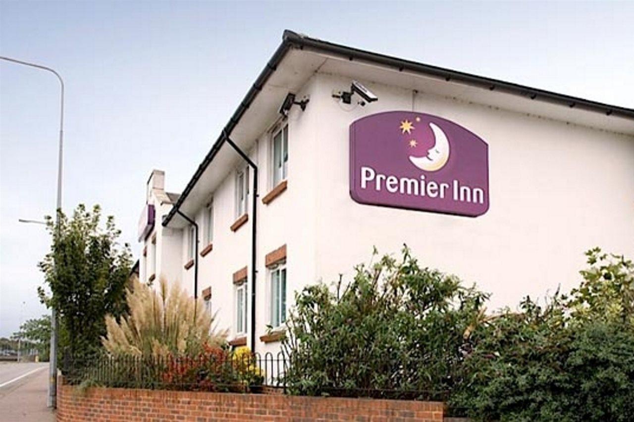 Premier Inn Basildon Rayleigh Exterior foto