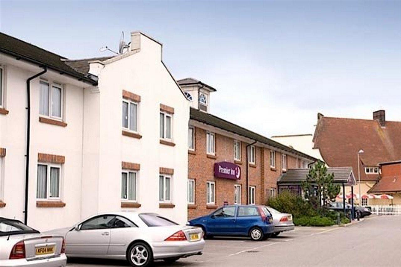 Premier Inn Basildon Rayleigh Exterior foto